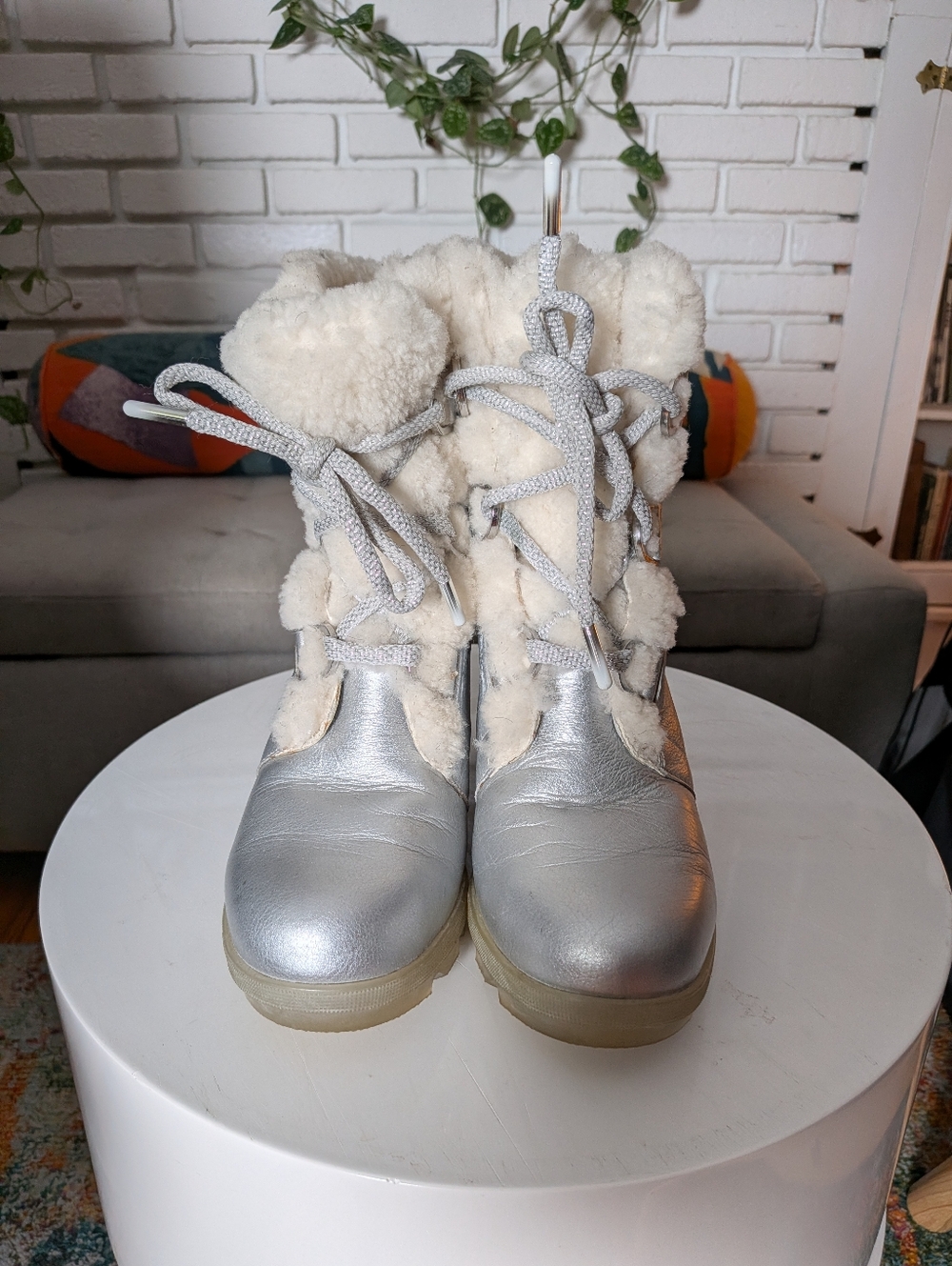 Sorel Disney Silver Snow Boots Faux Fur Lined Joan of Arctic Style 7.5 Winter - Picture 2 of 7